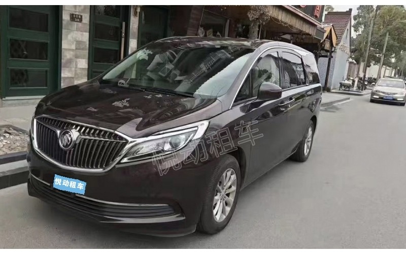 商務租車禮儀課：如何在商務場合中展現(xiàn)專業(yè)形象