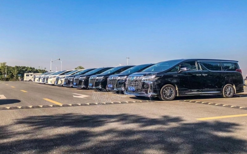 租車需要準(zhǔn)備哪些證件？